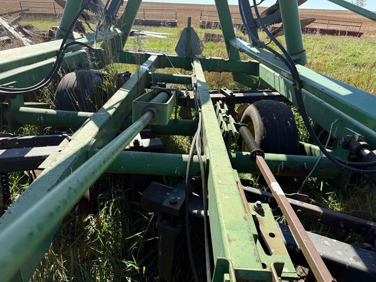 john-deere-235-image-2