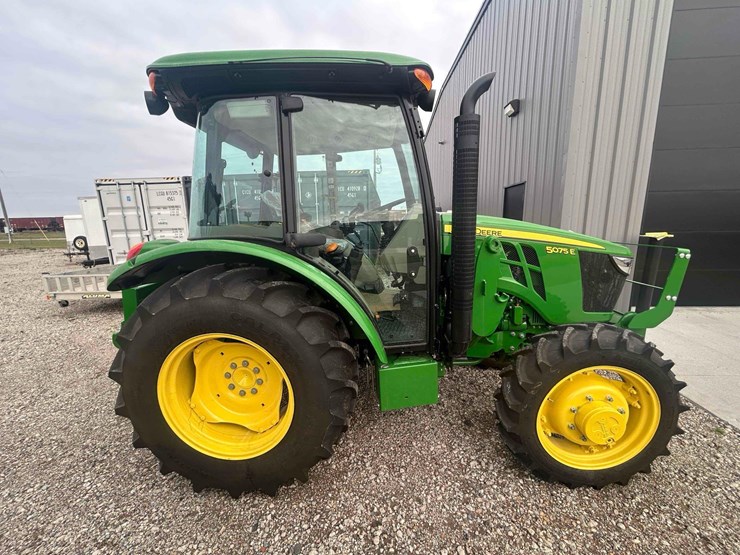 2021-john-deere-5075e-image-7