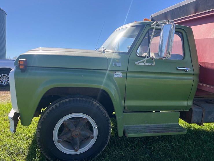 ford-f700-image-5