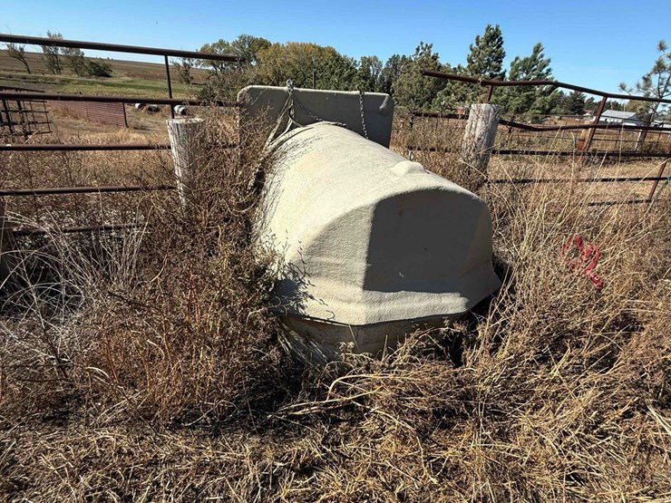 insulated-fiberglass-water-tank-image-1