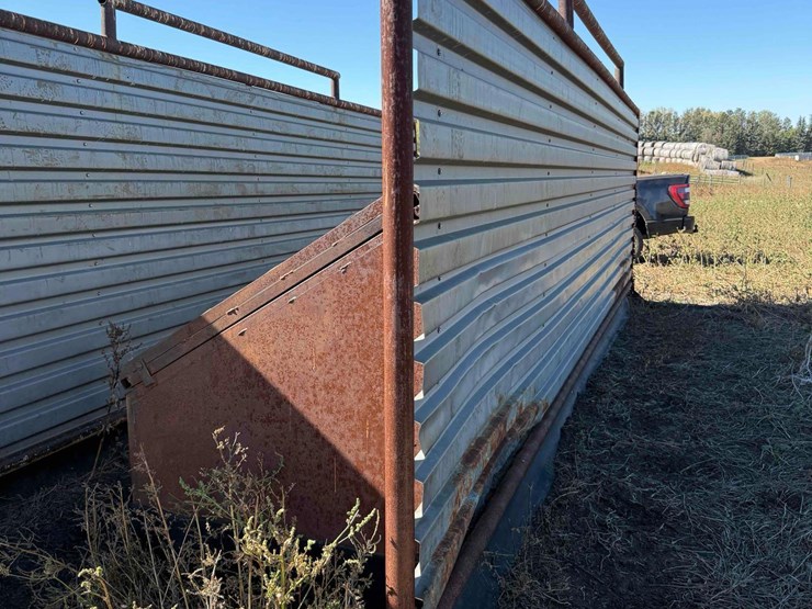 freestanding-windbreak-panel-and-calf-shelter-image-1