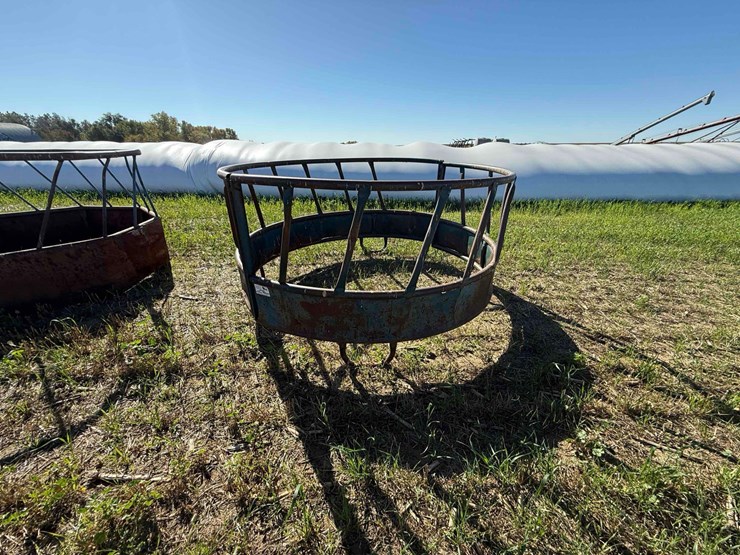 iron-bull-single-bale-feeder-image-1