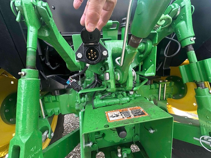 2021-john-deere-5075e-image-23