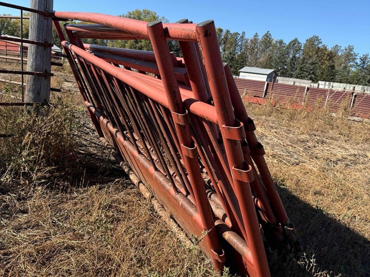 stur-d-fence-line-feed-panels-image-1
