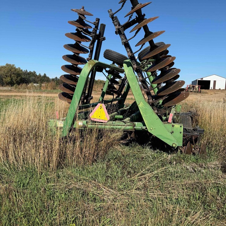 JOHN DEERE 235