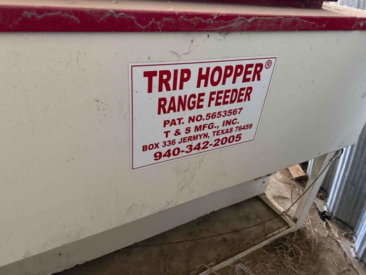 t-&-s-trip-hopper-cake-feeder-image-2