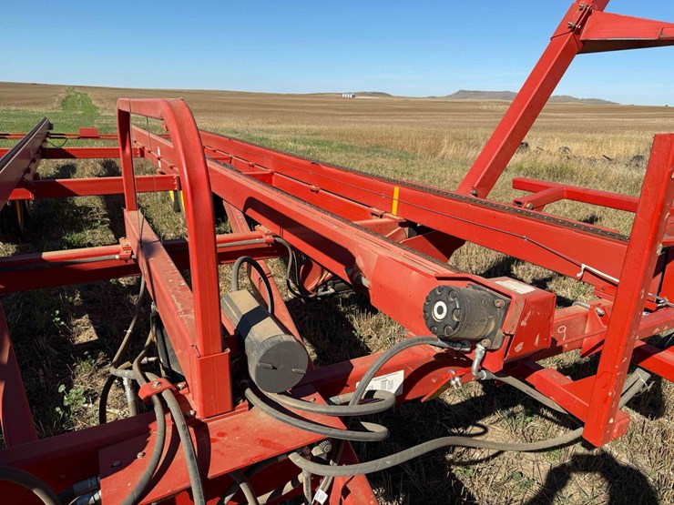 2019-highline-bm1400-bale-mover-image-11