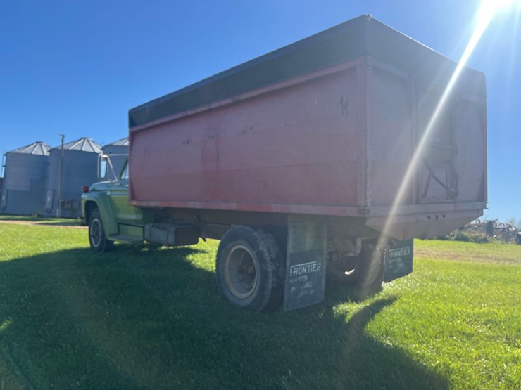 ford-f700-image-3