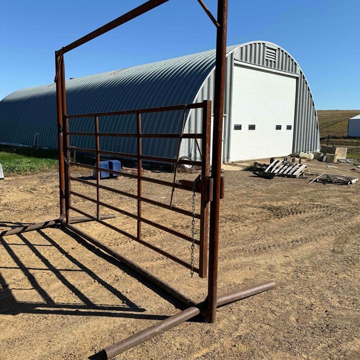 Freestanding Bow Gate