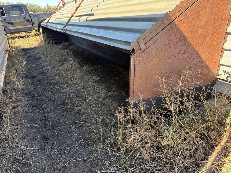 freestanding-windbreak-panel-and-calf-shelter-image-2