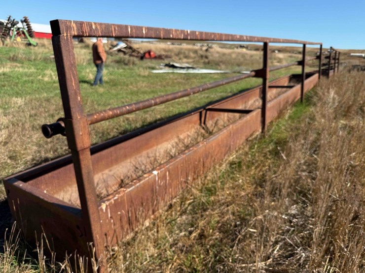 macksteel-fenceline-feed-bunk-image-2