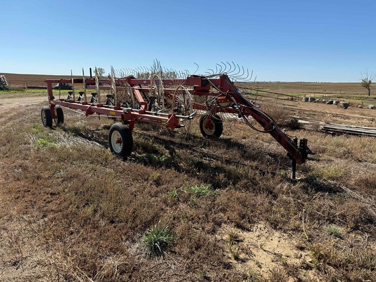 h-&-s-14hc-wheel-rake-image-1