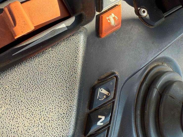 2021-massey-ferguson-7720s-image-12