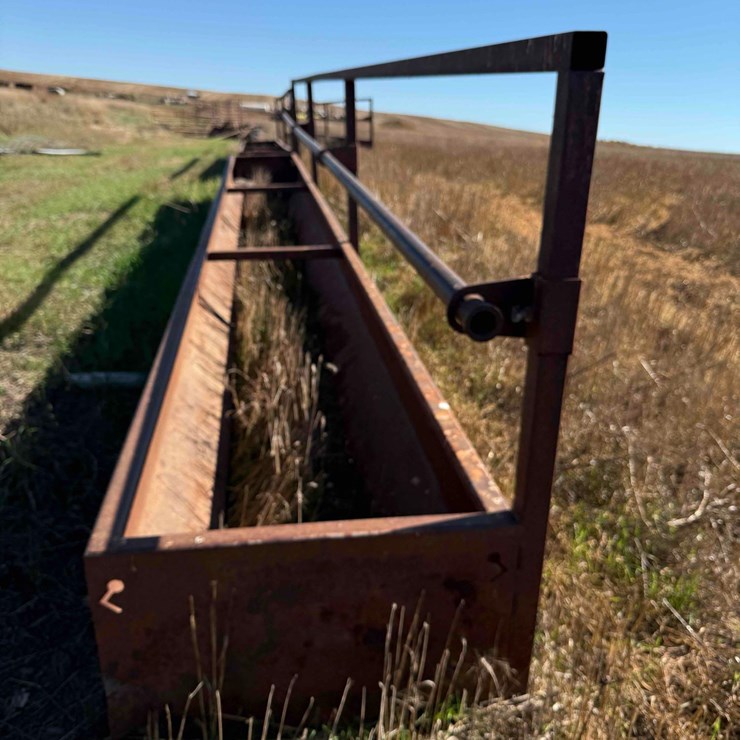 MackSteel Fenceline Feed Bunk