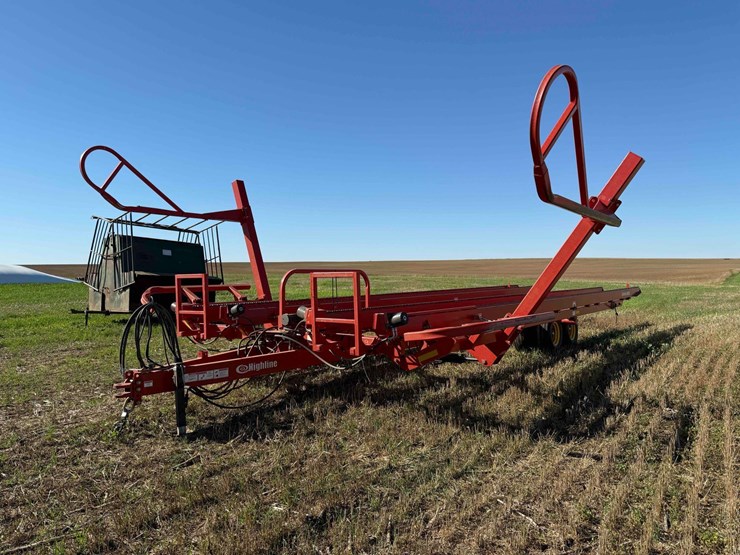 2019-highline-bm1400-bale-mover-image-3