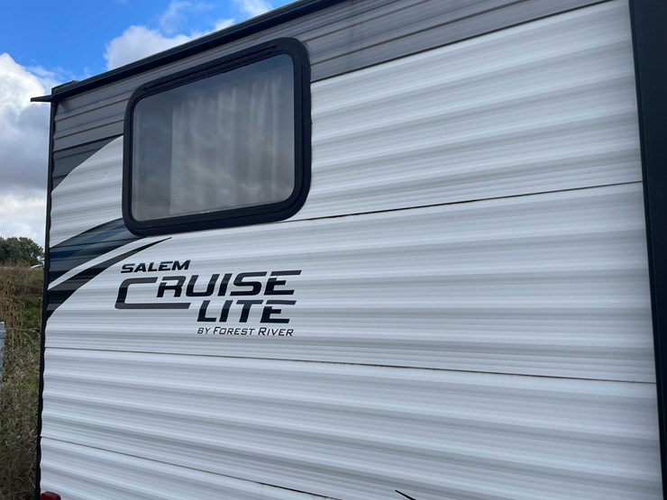 #1378-•-2015-salem-cruise-lite-camper-(no-title)-(of)-image-24