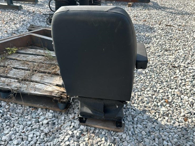 #4708-•-cab-operator-seat-image-3