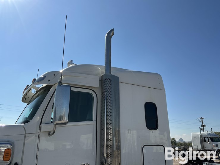 2016-freightliner-coronado-132-image-9