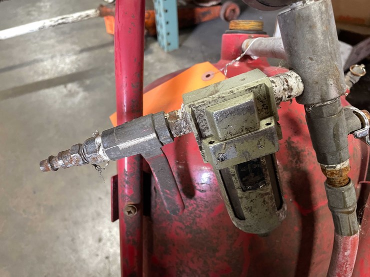 #8518-•-40-lb-abrasive-blaster-(cw)-image-8