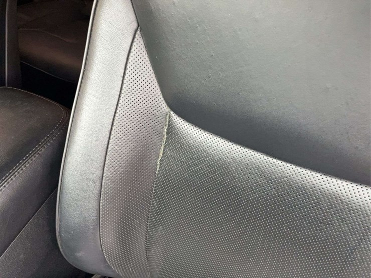 2012-chrysler-300-c-sedan-4d-image-21