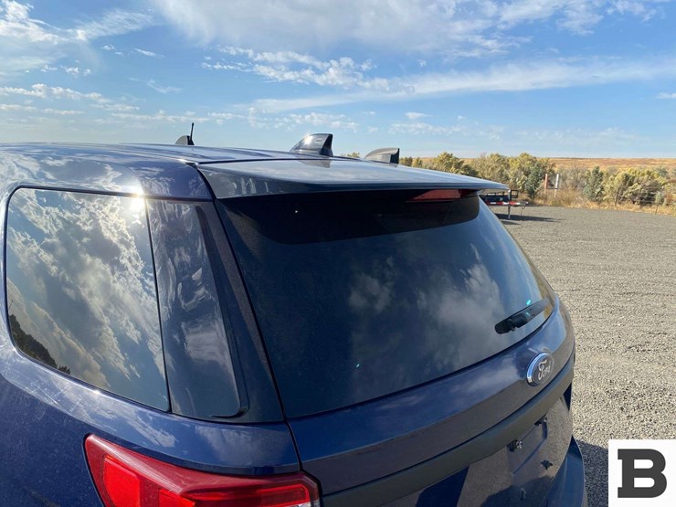 2016-ford-explorer-image-16