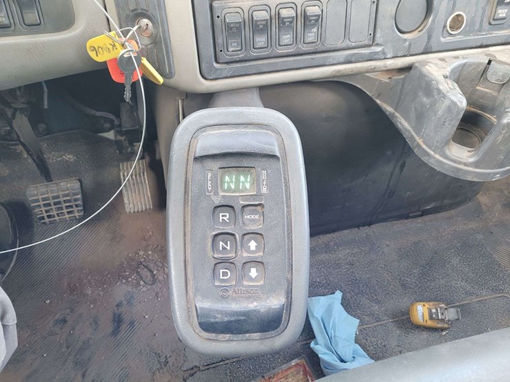 2013-international-harvester-sx525-truck-bucket-truck-image-25