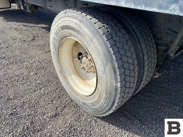 2014-hino-268-image-21