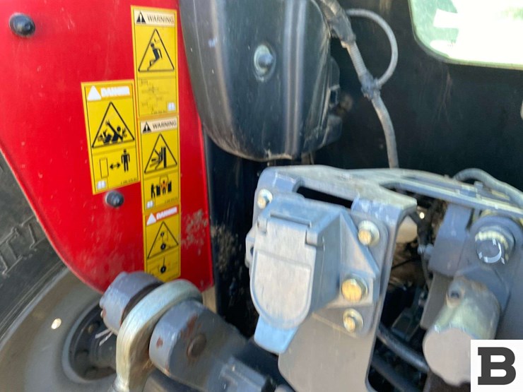 2012-massey-ferguson-5475-image-42