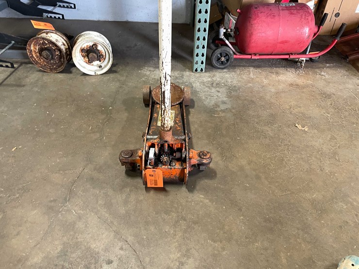 #8517-•-(2)-ton-trv-lift-floor-jack-(cw)-image-3