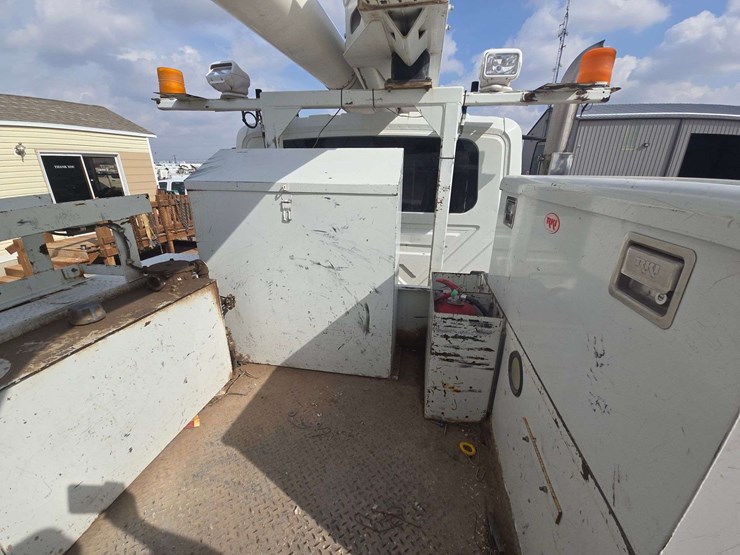 2009-international-7300-image-13