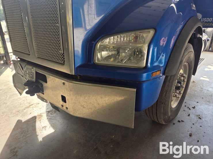 2019-kenworth-t880-image-16