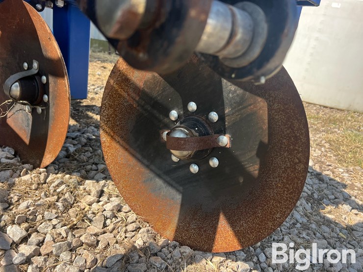 industrias-america-36r-track-closer-image-11