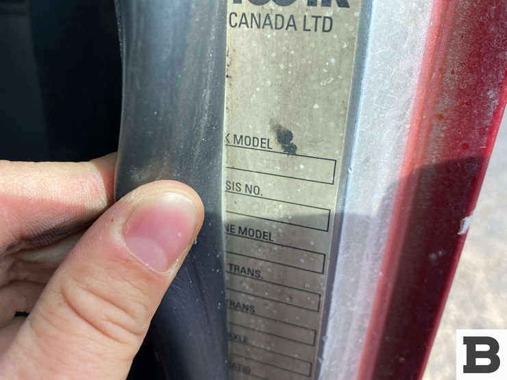 2003-peterbilt-330-image-44