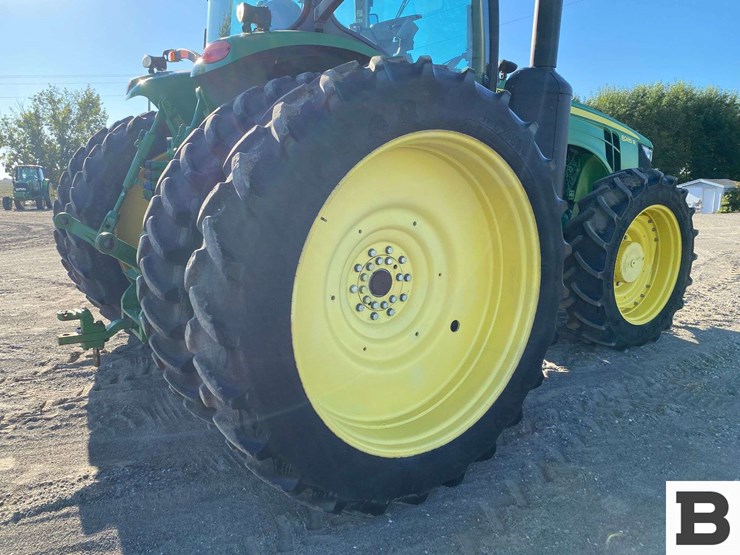 2011-john-deere-8285-tractor-image-36