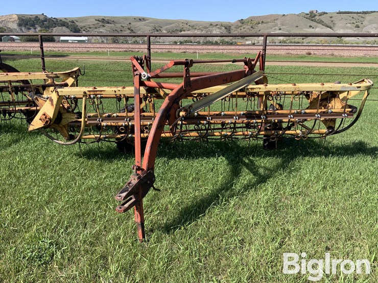 new-holland-12'-rakes-image-10