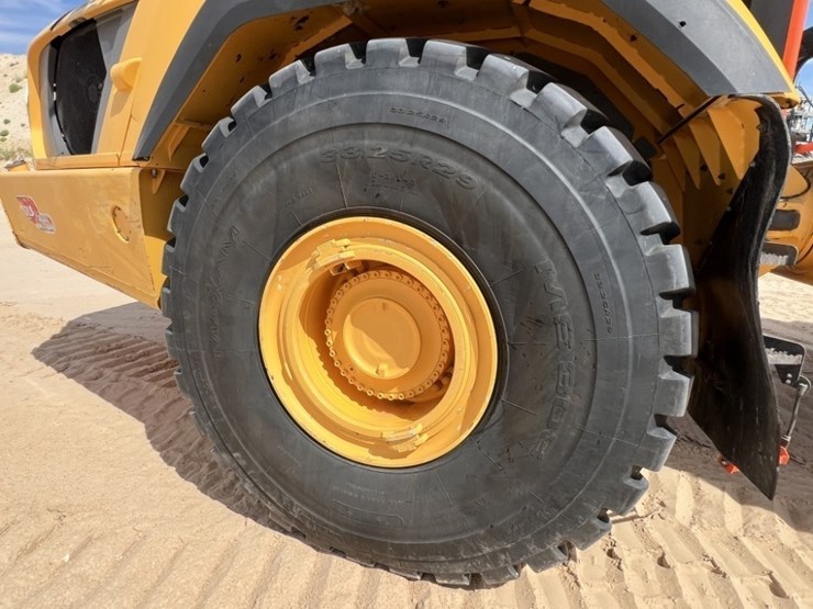 2020-volvo-a60h-image-10