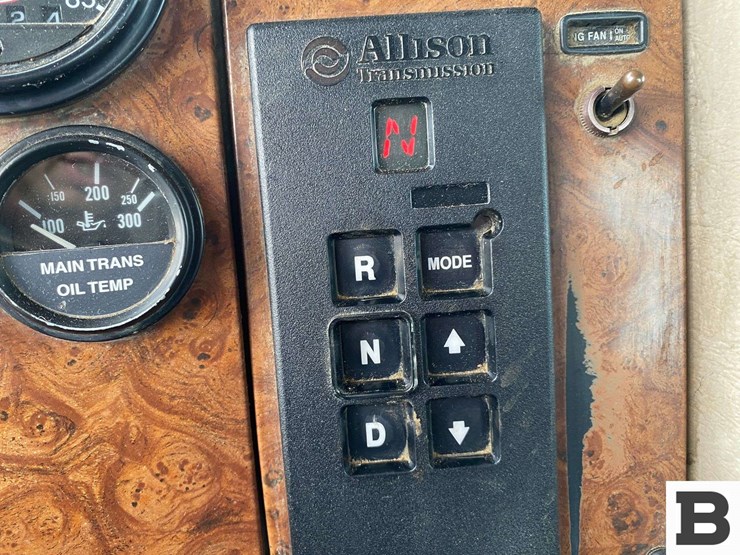 2003-peterbilt-330-image-34