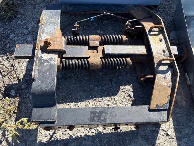 #27967-•-lot-of-chain,-receiver-hitch-&-miscellaneous-image-7