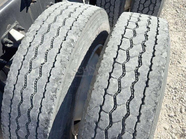 2017-peterbilt-579-image-24