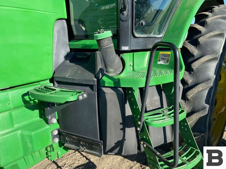 2011-john-deere-8285-tractor-image-19