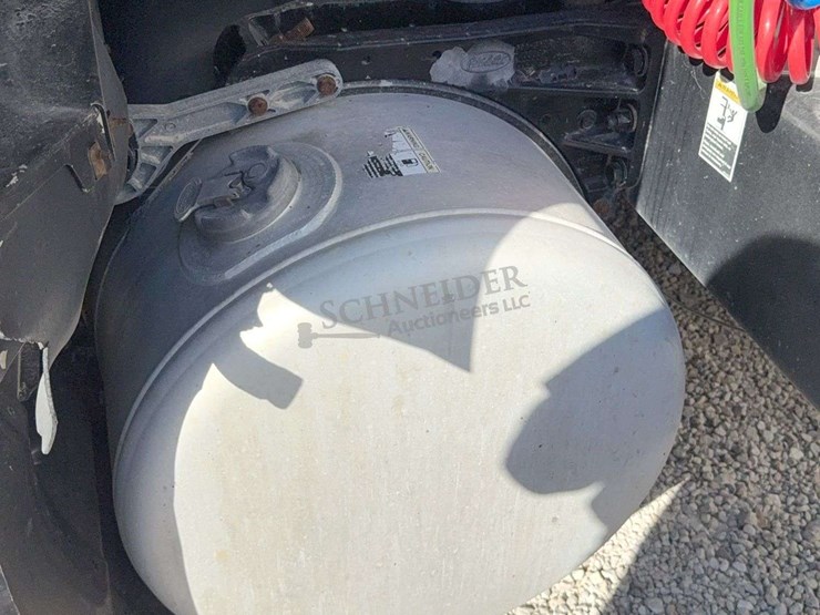 2017-peterbilt-579-image-95