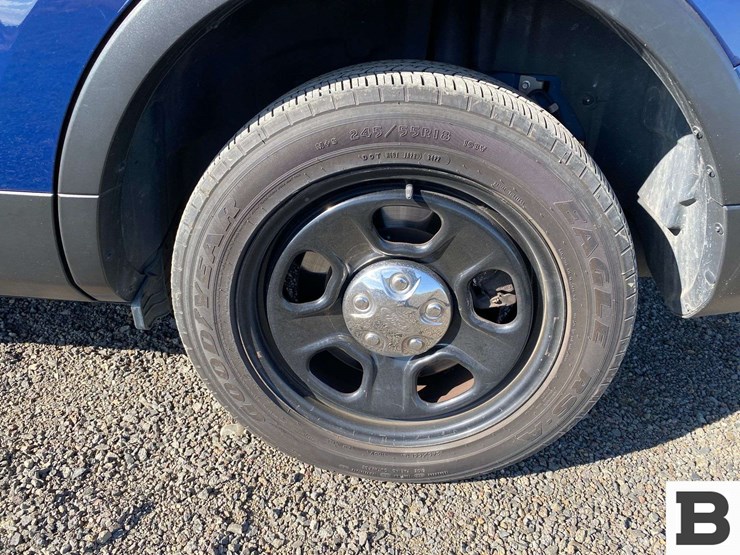 2017-ford-explorer-image-13