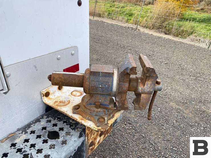 2009-chevrolet-silverado-3500-image-27