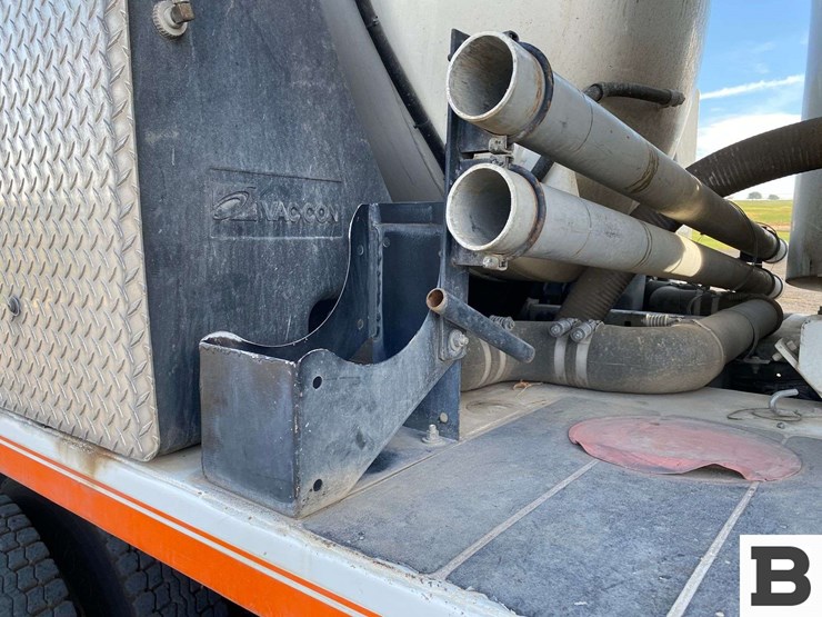 2017-mack-granite-gu713-image-56