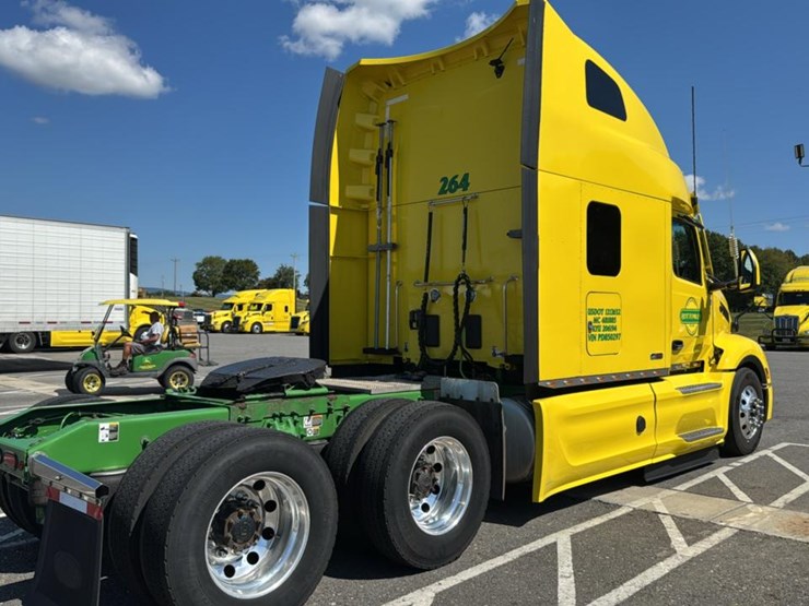 2023-peterbilt-579-image-5