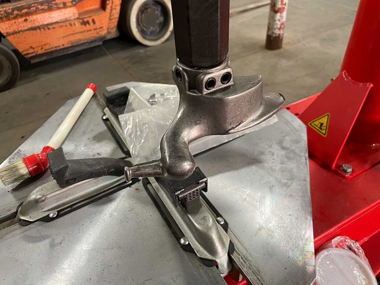 #8524-•-tire-changer-(e)-image-47