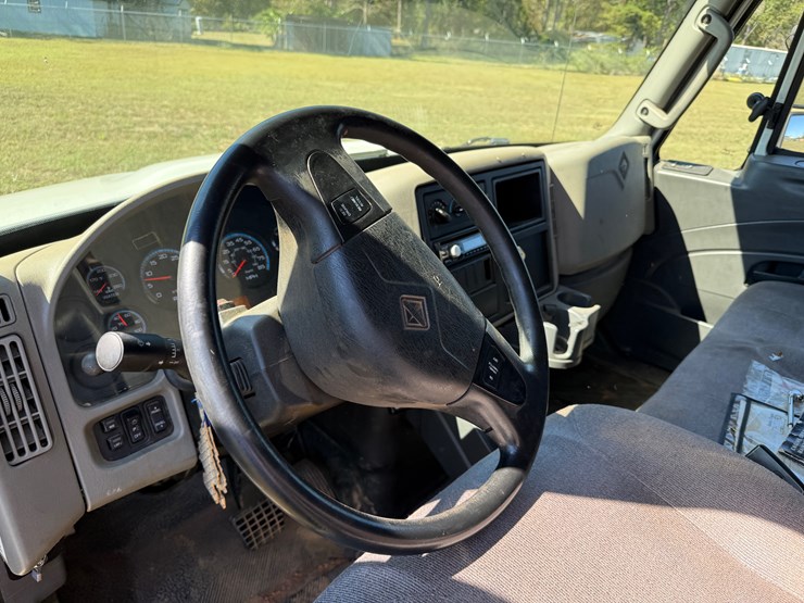 2013-international-durastar-4300-image-24