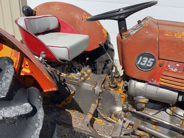 massey-ferguson-135-image-25