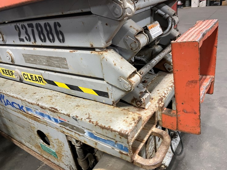 #1382-•-19'-scissor-lift-(f)-image-23