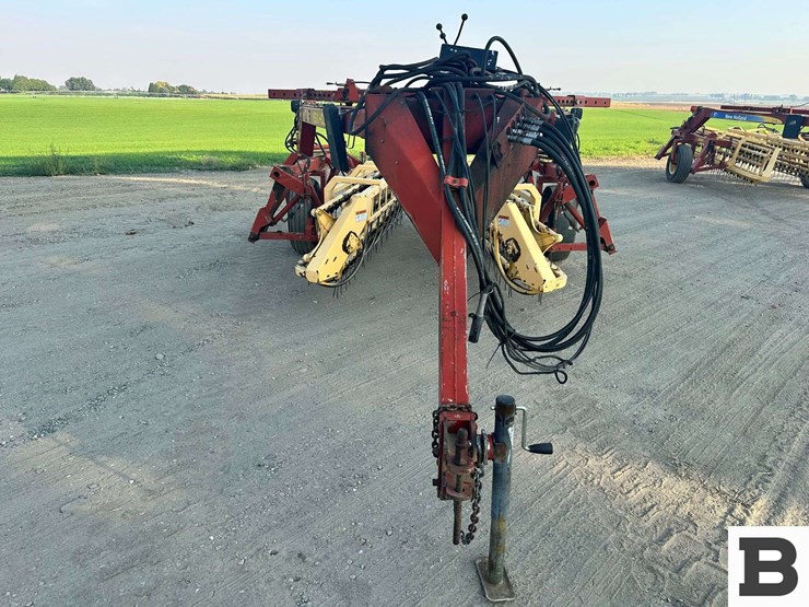 new-holland-216-image-7